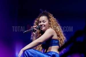 Ella Eyre, totalntertainment, Leeds, The Script, tour, support, Graham Finney