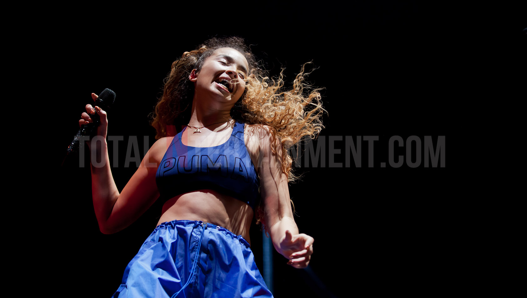 Ella Eyre gets the crowd in the party mood supporting The Script