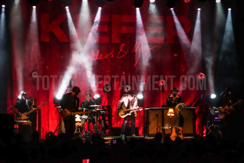 Kiefer Sutherland, Music, Review, Mark Ellis, TotalNtertainment, Tour