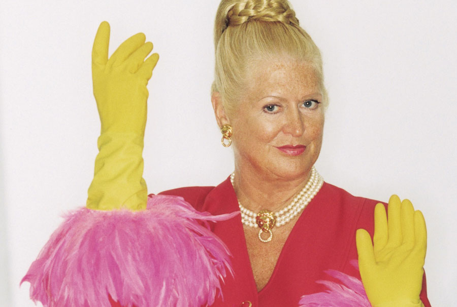 Queen Of Clean Kim Woodburn To Star In Snow White