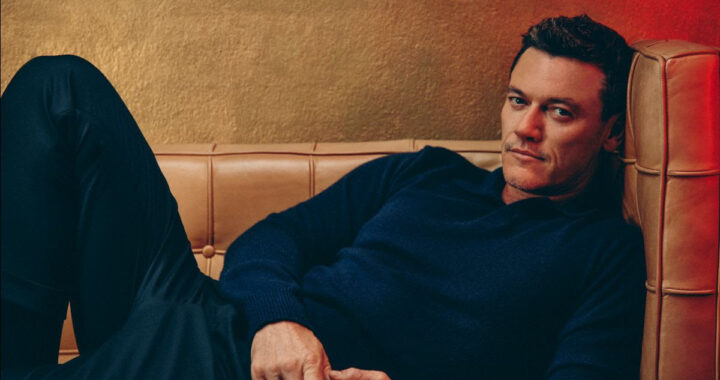 Luke Evans duets with Nicole Kidman