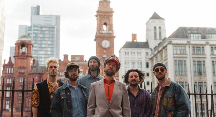 Melin Melyn share ‘Hold The Line’