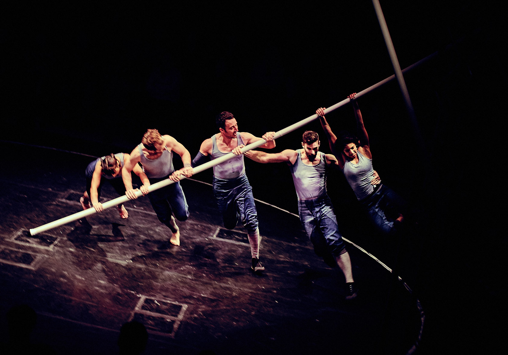 Award winning aerial acrobats – Ockham’s Razor come to Manchester this summer