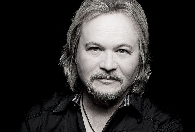 Travis Tritt, Music, New Single, Ghost Town Nation, TotalNtertainment, Smoke In A Bar, Set In Stone