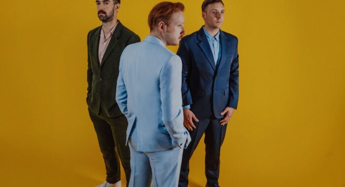 TWO DOOR CINEMA CLUB announce new album