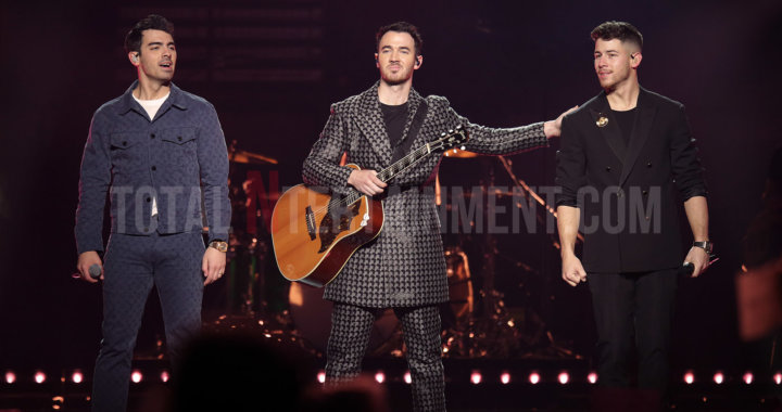 Jonas Brothers bring a little “Happiness’ to Manchester