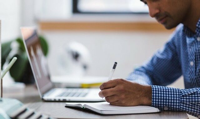 Five Tips on How to Write Good Music Reviews