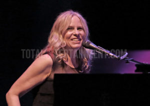 Vonda Shepard, Sharon Corr, Music, Sakura, TotalNtertainment, Manchester, review