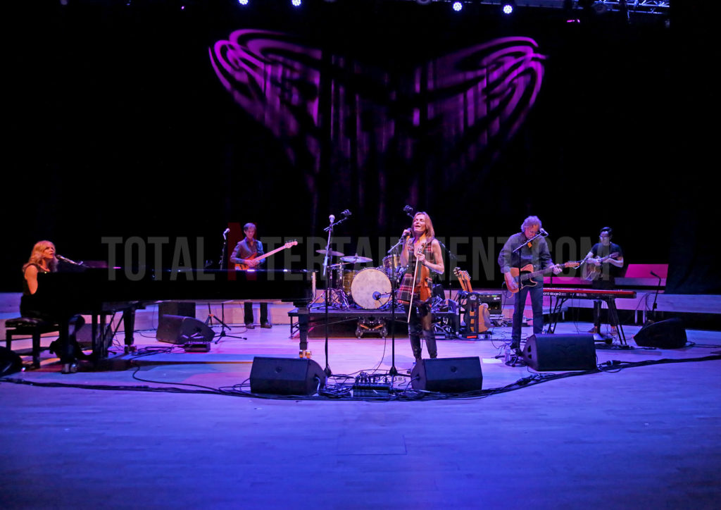 Vonda Shepard, Sharon Corr, Music, Sakura, TotalNtertainment, Manchester, review